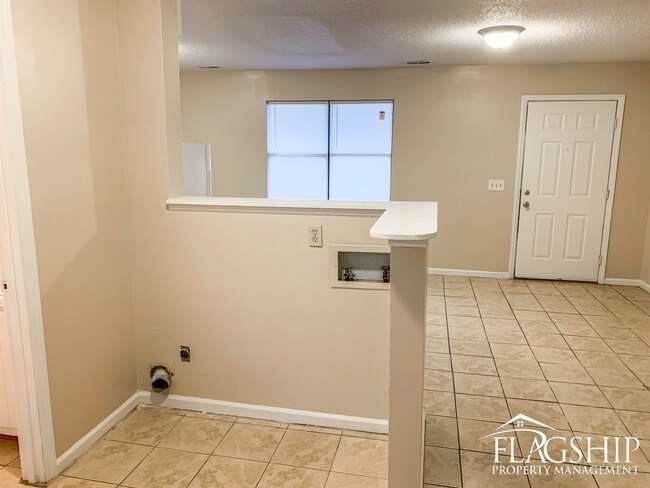 Building Photo - Two Bedroom Greenville Apartment