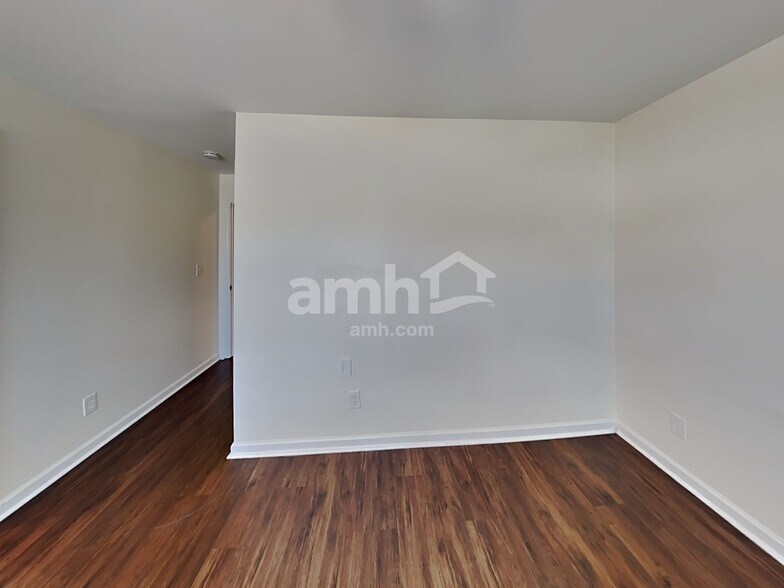 Building Photo - 4204 Birch Dr