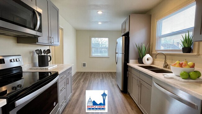 Building Photo - Cute 3 bedroom 2 bath home in Tacoma!