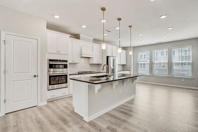 Building Photo - 2804 Austin Fls Sta
