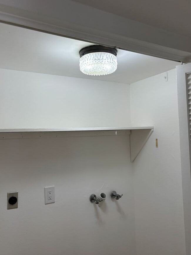 Building Photo - Gorgeous condo with Amazing Views!