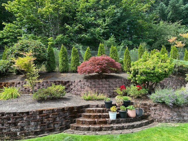 Building Photo - Beautiful upgrated 4 bedroom DuPont home w...