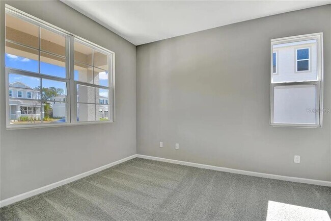 Building Photo - 560 Summit River Dr