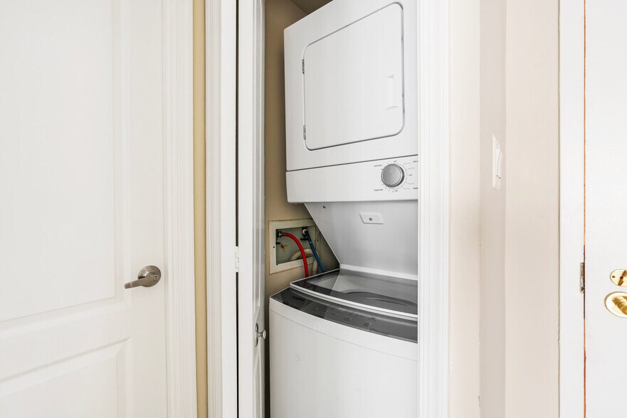 Building Photo - 2140 L St NW