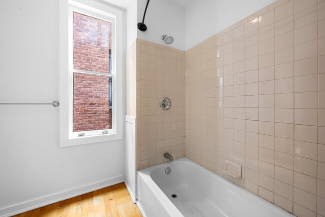 Building Photo - 3314 Auchentoroly Terrace