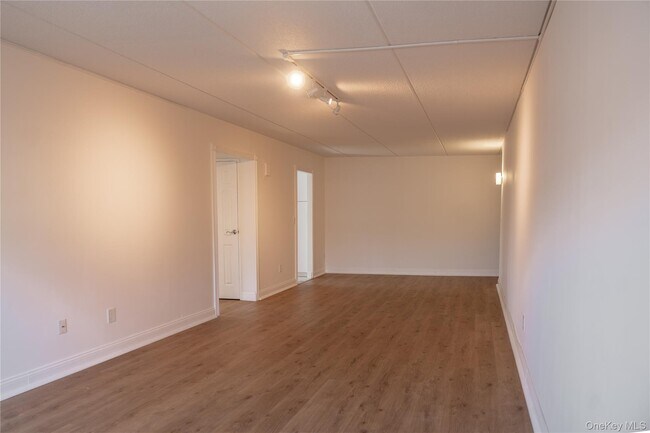 Building Photo - 1 Consulate Dr