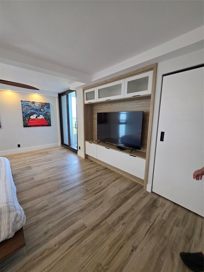 Building Photo - 5550 N Ocean Dr