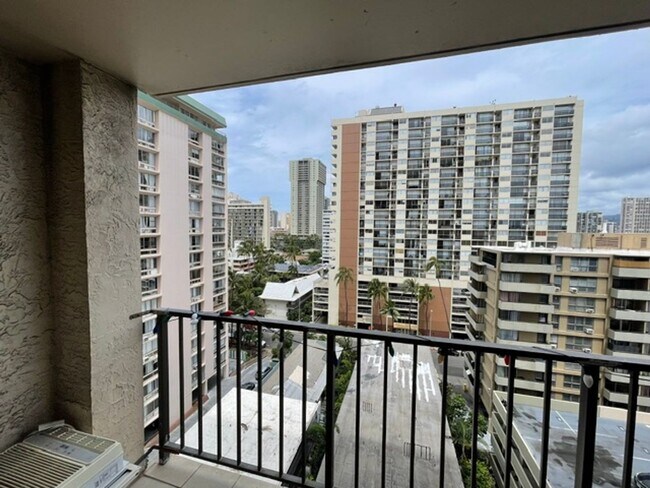 Building Photo - Fresh Waikiki Studio Unfurnished w/ secured parking & incredible amenities !