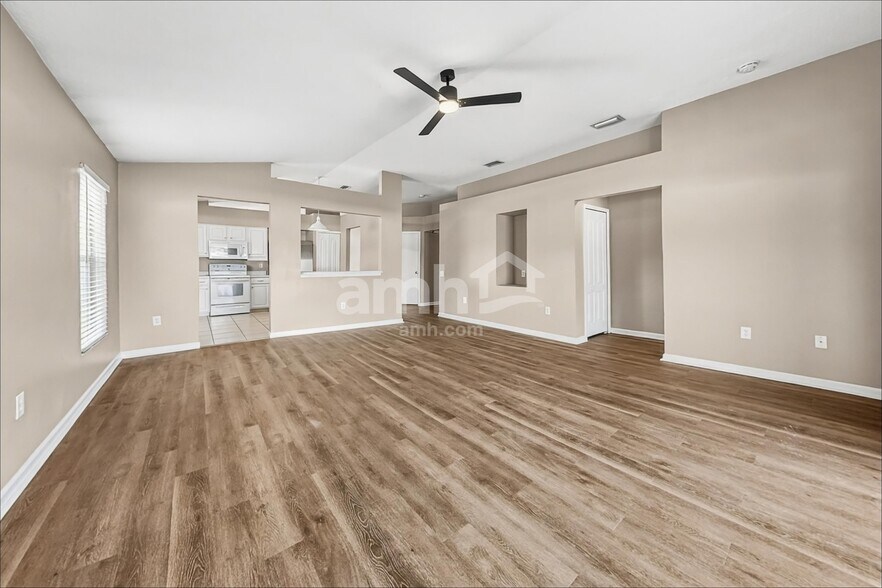 Building Photo - 1107 Summer Breeze Dr