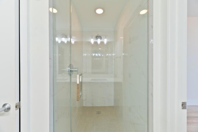 Building Photo - 16385 Biscayne Blvd