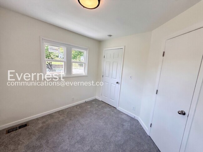 Building Photo - 4729 Avenue N