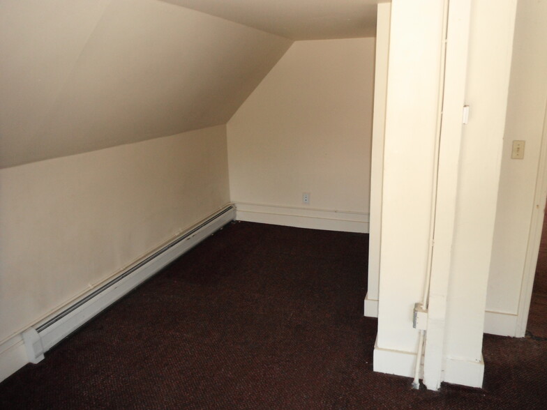 Bedroom 5 - 20 Merrill St