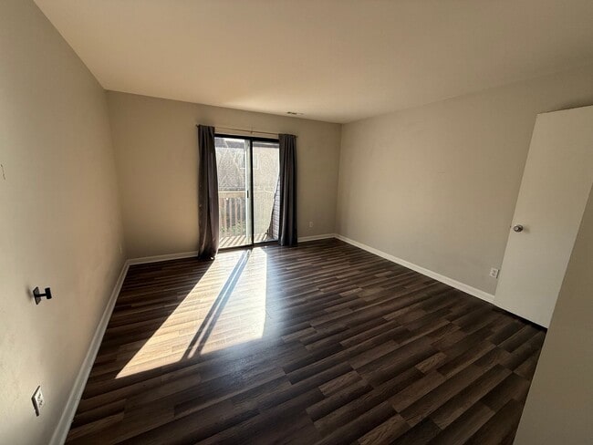 Building Photo - RARE - Finley Forest Gem in Chapel Hill - 2 Bedrooms – Available Aug 10!