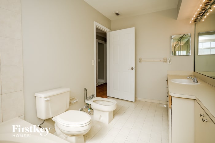 Building Photo - 17020 SW 145th Ct
