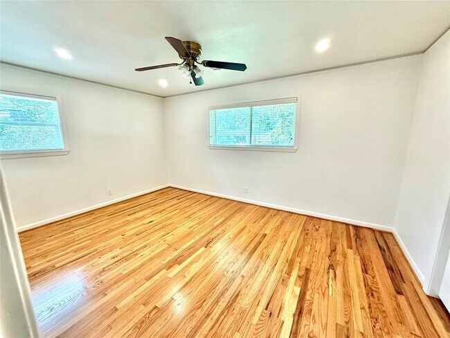Building Photo - 5026 Redstart St