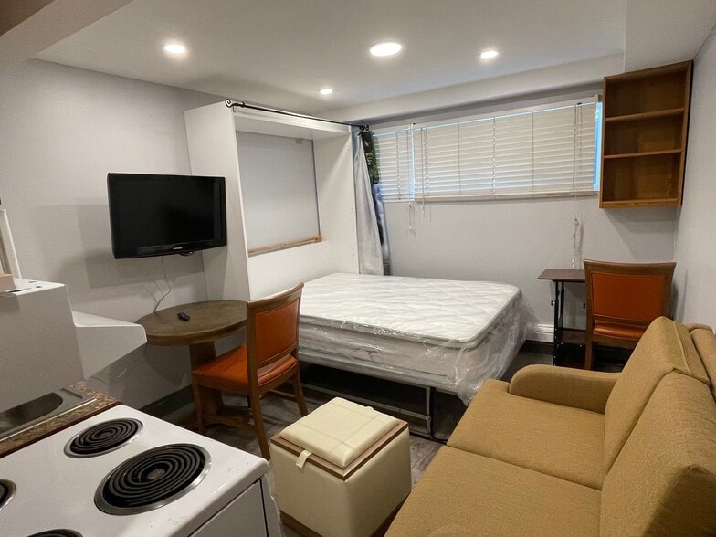 Building Photo - 351 S Elizabeth St