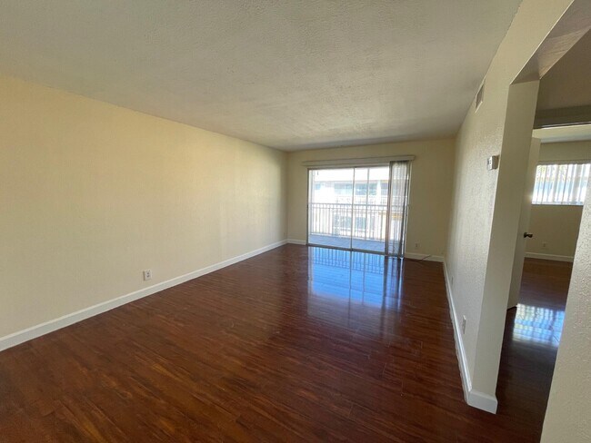 Building Photo - 1501 Crescent Cir