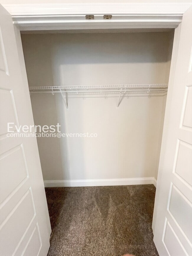 Building Photo - 215 King Rd