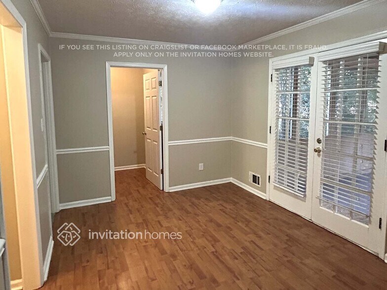 Building Photo - 1361 Willowbrook Dr SW