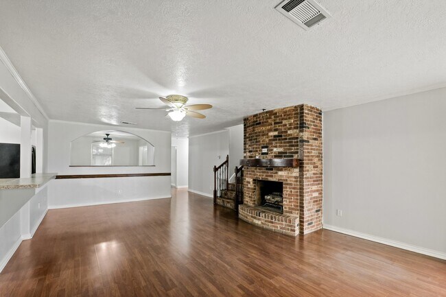 Building Photo - 1905 Zapp Ln