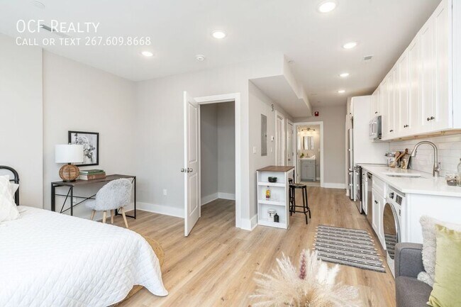 Building Photo - 2825 W Girard Ave