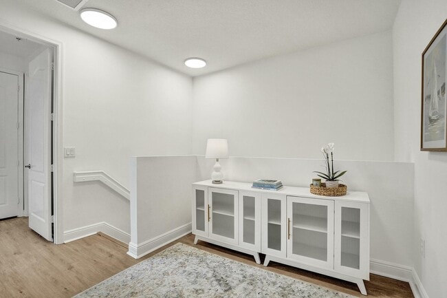 Building Photo - 642 NW 38th Cir