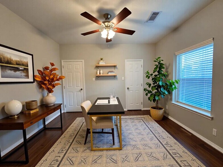 Building Photo - 9210 Memorial Grove Dr