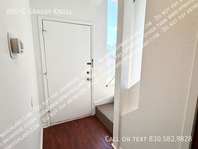 Building Photo - 800 Grassy Knoll