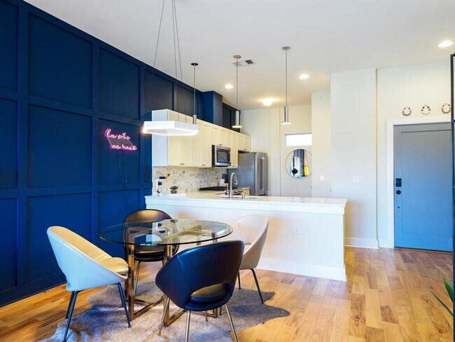 Building Photo - 908 Nueces St