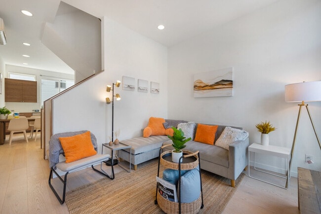 Building Photo - 1505 E Spruce St