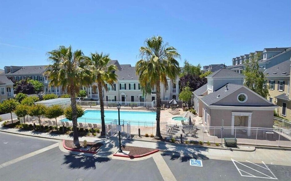Swimming pool - 3624 Whitworth Dr