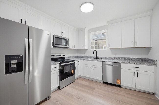 Building Photo - NEWLY REMODELED 4 BEDROOM COLONIAL HOME FOR RENT IN SUFFOLK!