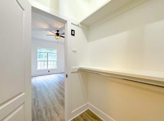 Building Photo - 4 BEDROOM 2.5 BATHROOM HOME IN OX-BOTTOM M...