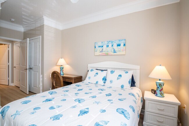 Building Photo - CALLING ALL GOLF ENTHUSIASTS!!! PERFECT OFF-SEASON RENTAL AWAITS YOU.