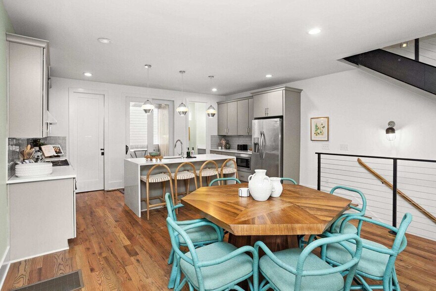 Building Photo - 1714 8th Ave S