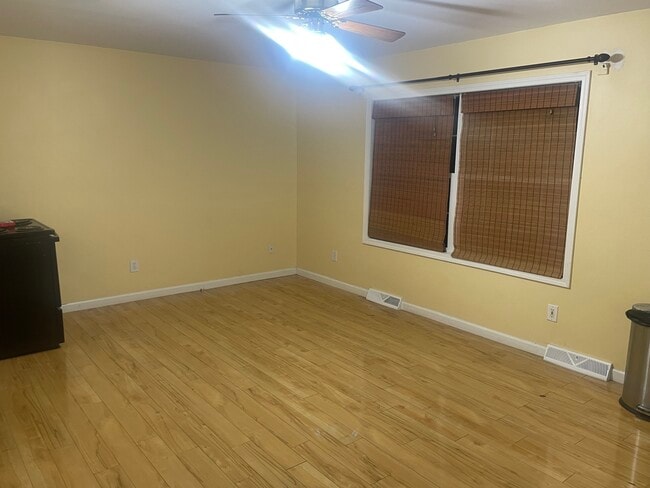 Building Photo - 1221 Calina Ct