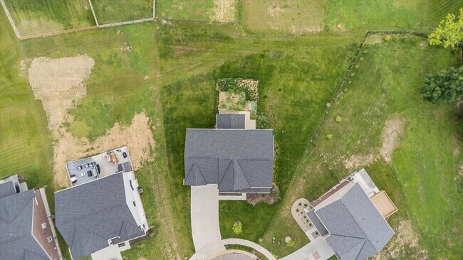 Building Photo - 1618 Ravine Trl