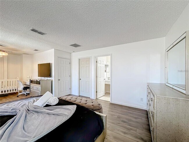 Building Photo - 2719 Lido Key Dr