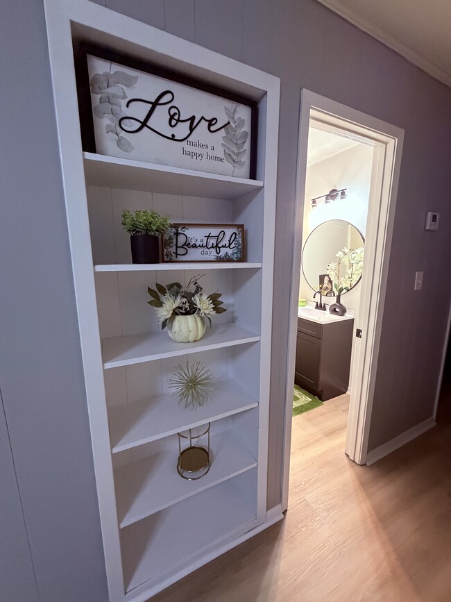 Building Photo - 1109 6th St