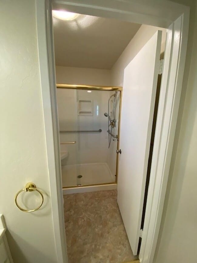 Building Photo - Beautiful Single Story Home Located in Ple...