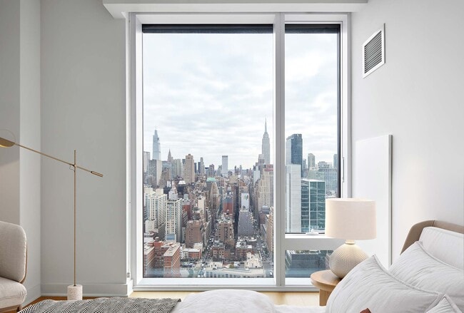 Interior Photo - The Set