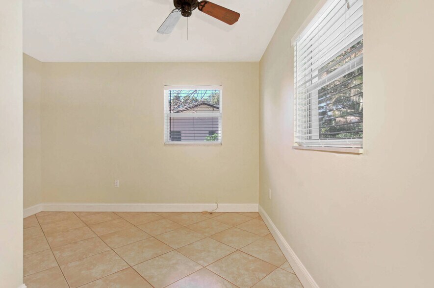 Building Photo - 5652 Eichen Cir