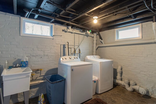 Building Photo - 315 S Orchard St