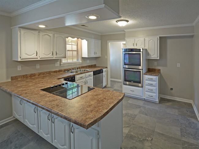 Building Photo - 4 Bed, 3 Bath. In Cordova Near Rockcreek P...