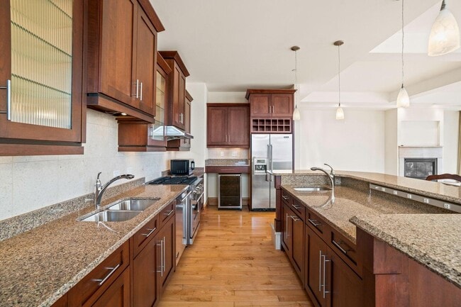 Building Photo - 1313 N Franklin Pl