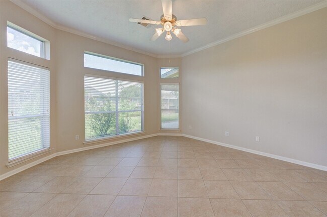 Building Photo - 9026 Robinhoods Well Dr