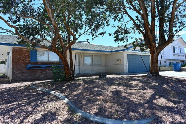 Building Photo - 6905 Singing Dunes Ln