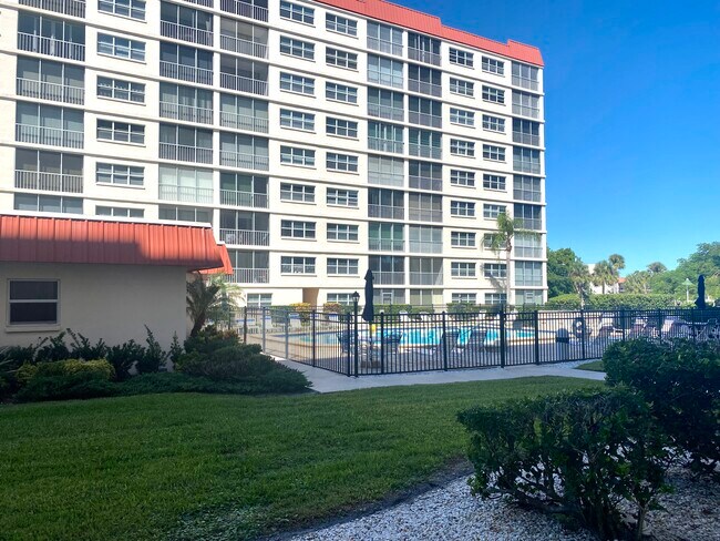 On VENICE ISLAND - 232 Saint Augustine Ave