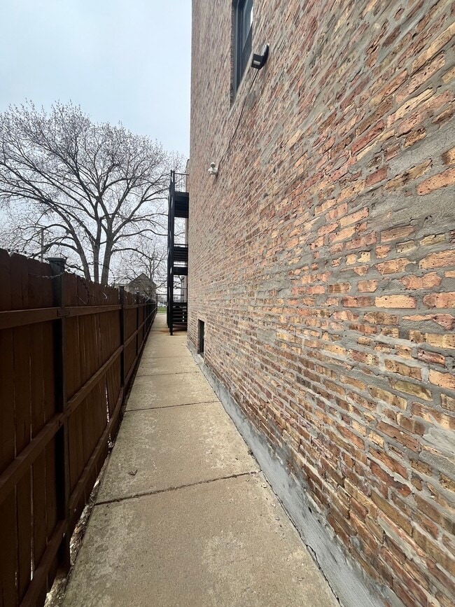 Building Photo - 5172 S Michigan Ave