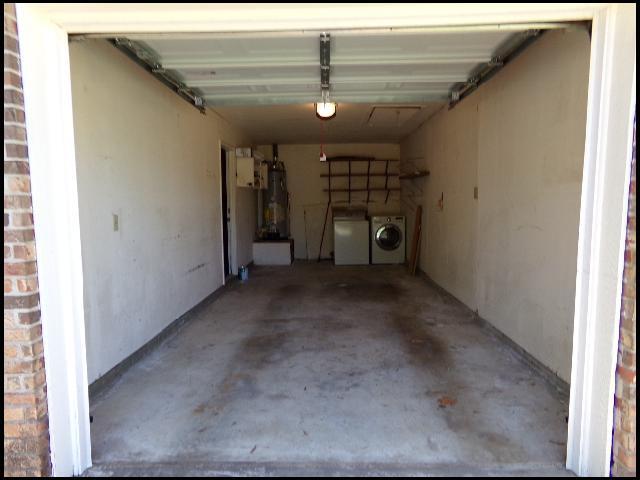 Building Photo - 49 Oak Forest Pl